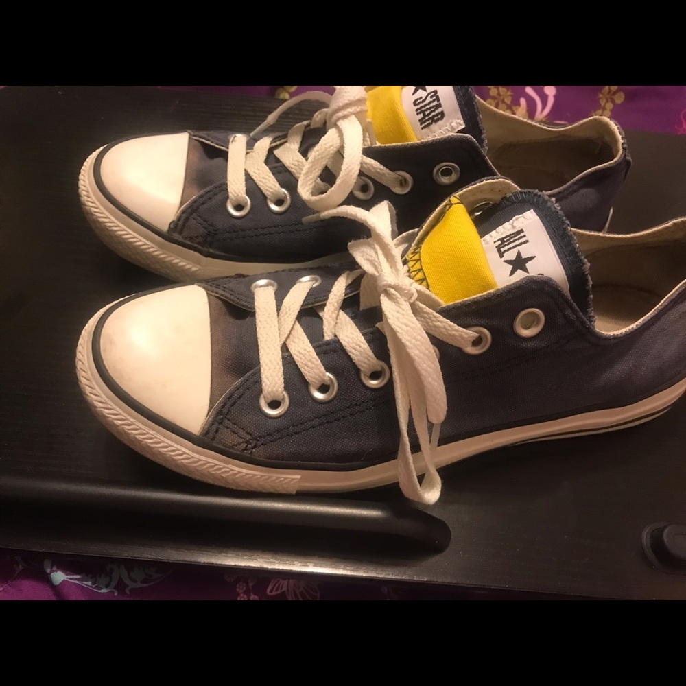 Blue converse - Picture 2 of 4